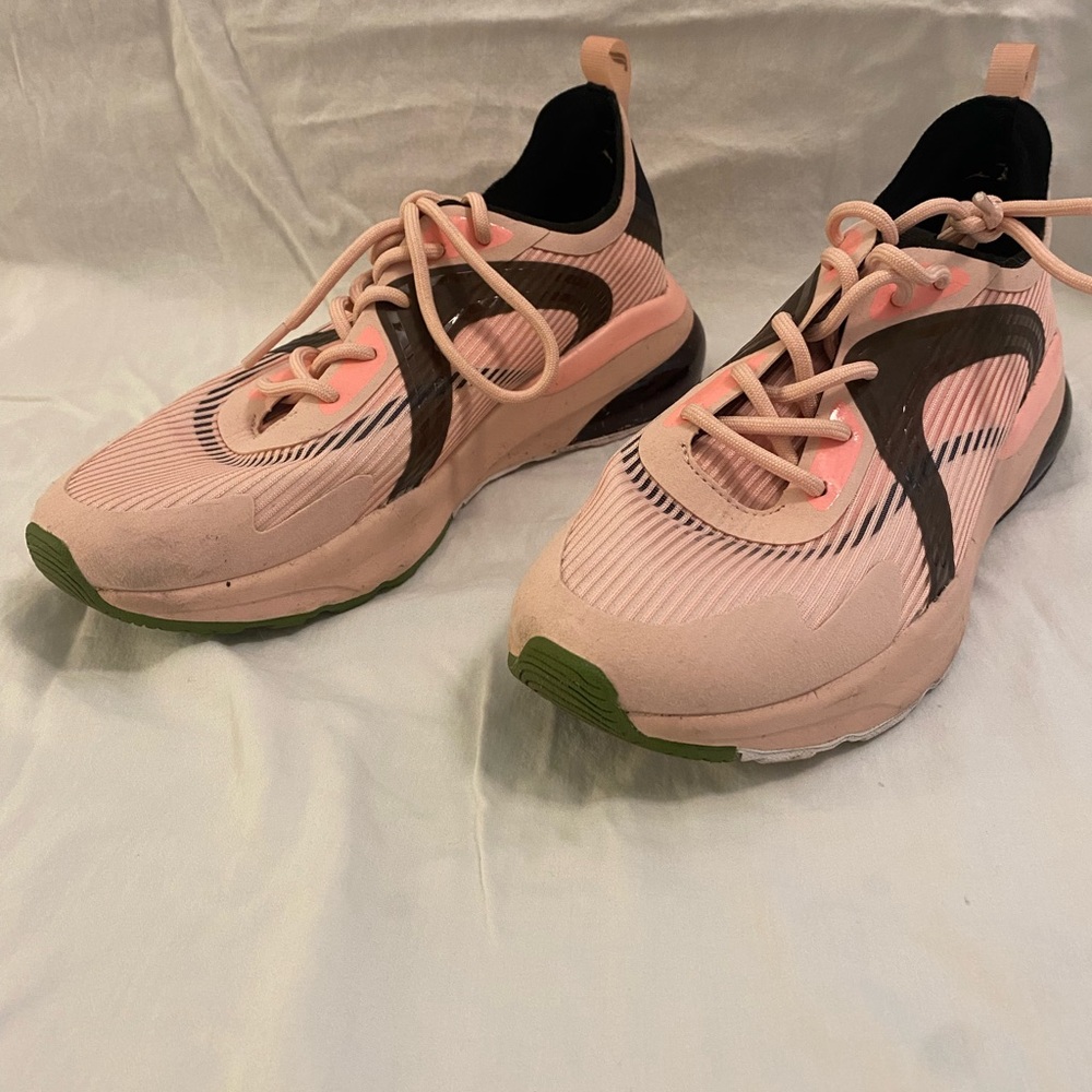 Fabletics tennis shoes